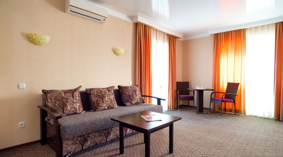 Люкс 2-местный 2-комнатный с балконом