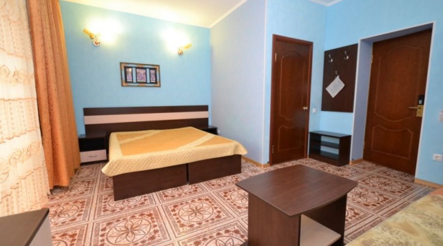 Стандарт 4-местный с балконом