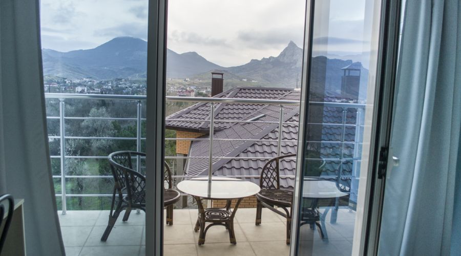 Стандарт 2-местный с балконом вид на горы