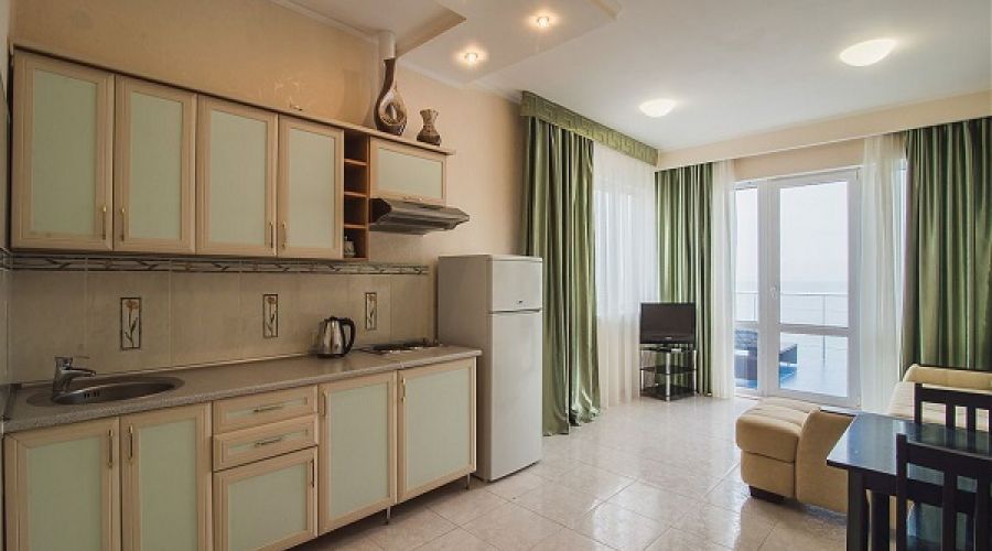 Люкс 3-местный 2-комнатный (вид на море)