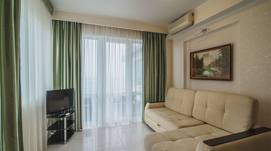 Люкс 3-местный 2-комнатный (вид на море)