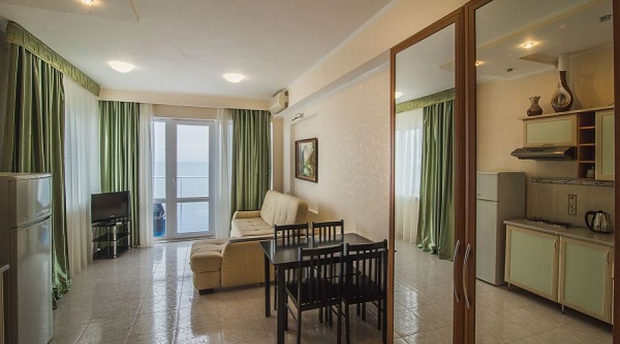 Люкс 3-местный 2-комнатный (вид на море)