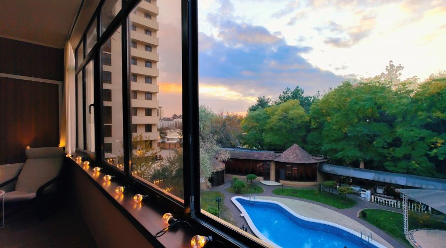 Апартаменты 5-местные Апартаменты (вид на бассейн, с кухней)