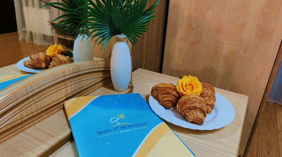 Апартаменты 5-местные Апартаменты (вид на бассейн, с кухней)