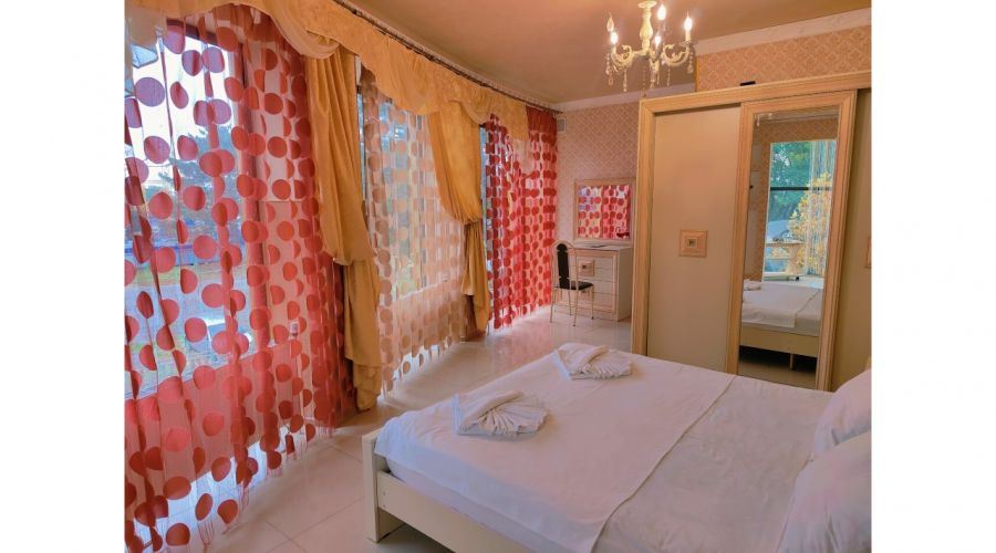 Полулюкс 3-местный Полулюкс с панорамным видом на колесо обозрения