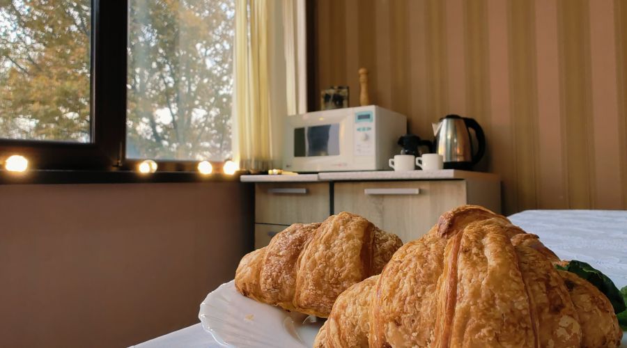 Апартаменты 6-местные Апартаменты (вид на бассейн, с кухней)