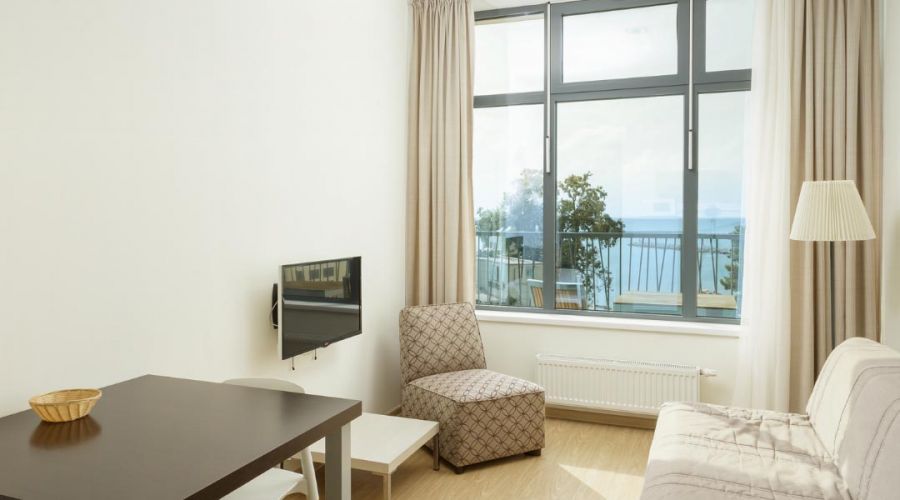 Апартаменты 2-местный 2-комнатный с одной спальней,вид на море с 3-5 этаж