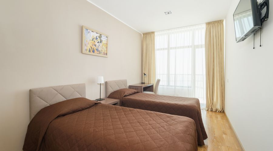 Апартаменты 5-местный 4-комнатный с тремя спальнями 14-15 этаж