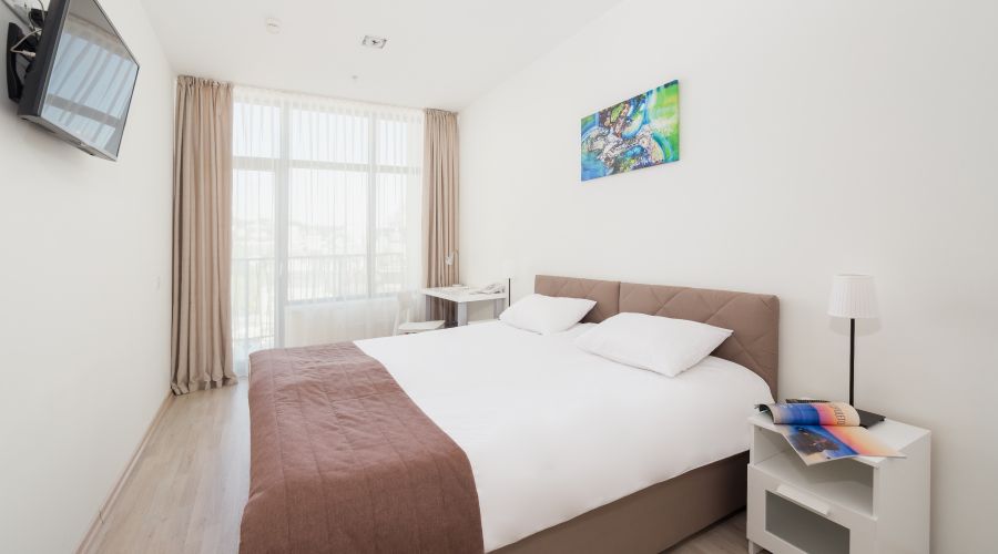 Апартаменты 2-местный 2-комнатный с одной спальней,вид на море с 3-5 этаж