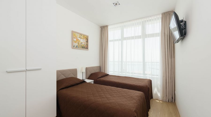 Апартаменты 4-местный 3-комнатный с двумя спальнями с 6-12 этаж