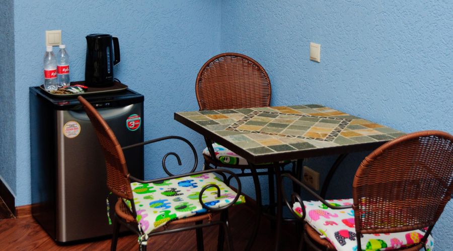 Люкс Люкс 30 кв. м  с большой кроватью и диваном в корпус Е