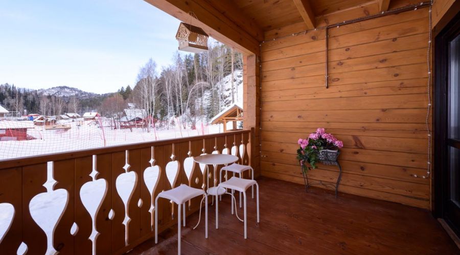 Дом Дом у горы Заимка 1