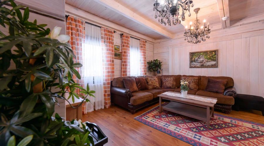 Дом Дом у горы Заимка 1