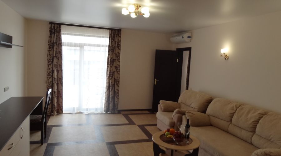 Семейный 4-местный 2-комнатный с балконом и видом на море 