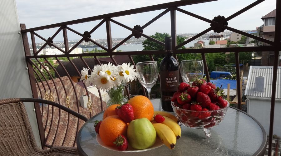 Делюкс 4-местный 1-комнатный с балконом и видом на море 