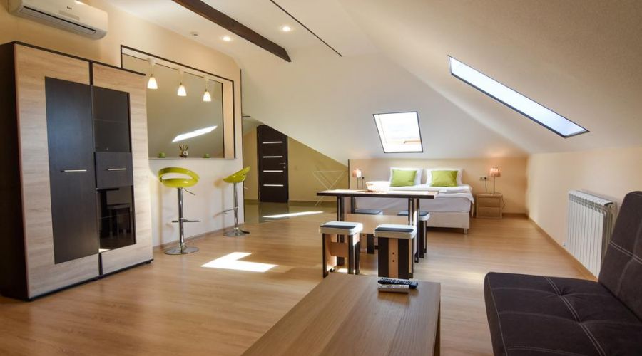 Апартаменты 3-местная  студия (мансарда)