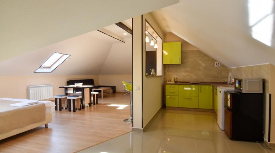 Апартаменты 3-местная  студия (мансарда)