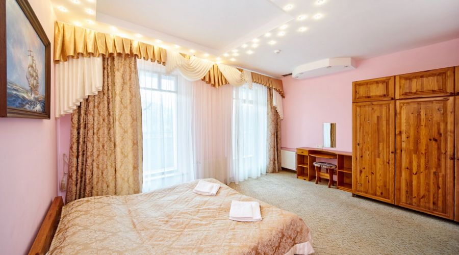 Студио Пинк 2-местный 2-комнатный