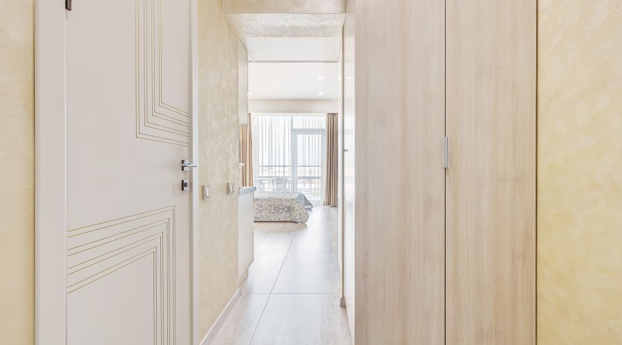 Апартаменты студио 2-местный боковой вид на море корпус АкваDeLuxe