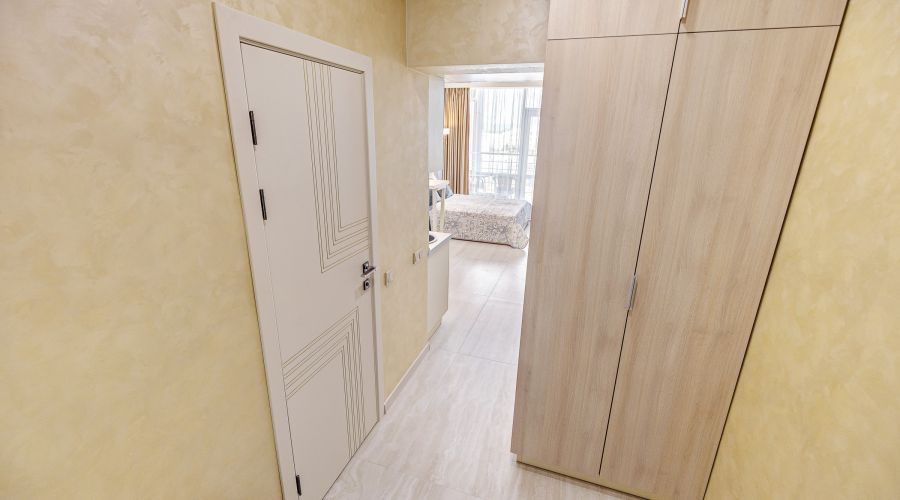 Апартаменты студио 2-местный боковой вид на море корпус АкваDeLuxe