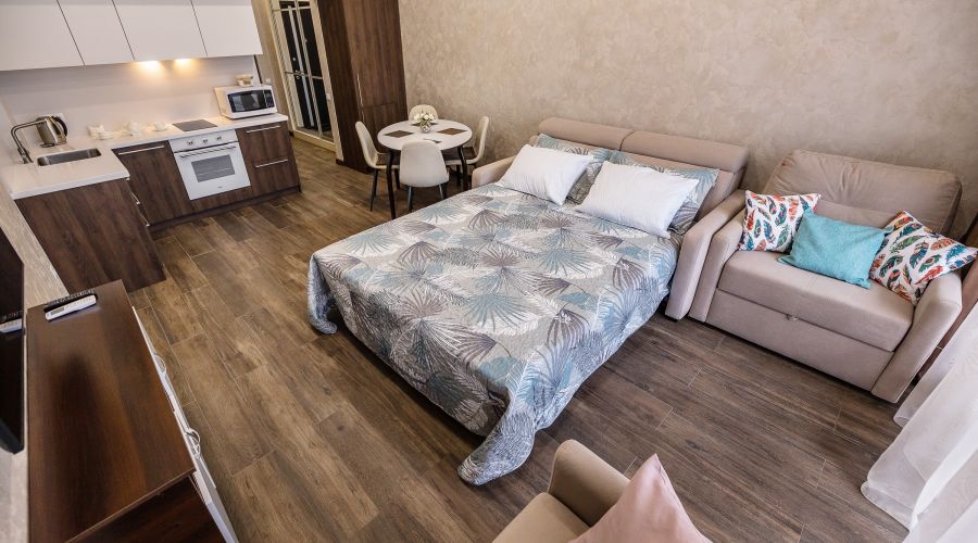 Апартаменты студио 2-местный боковой вид на море корпус АкваDeLuxe