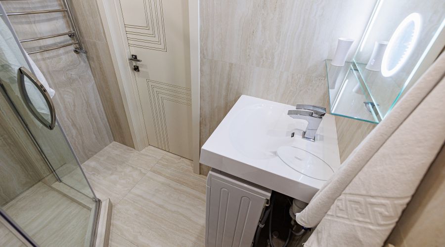 Апартаменты студио 2-местный боковой вид на море корпус АкваDeLuxe