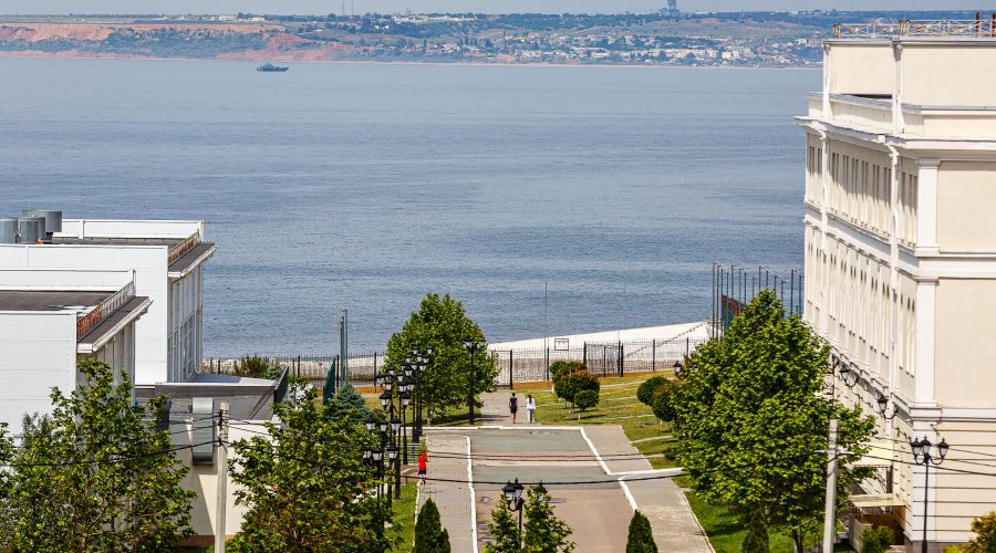 Апартаменты студио 2-местный боковой вид на море корпус АкваDeLuxe