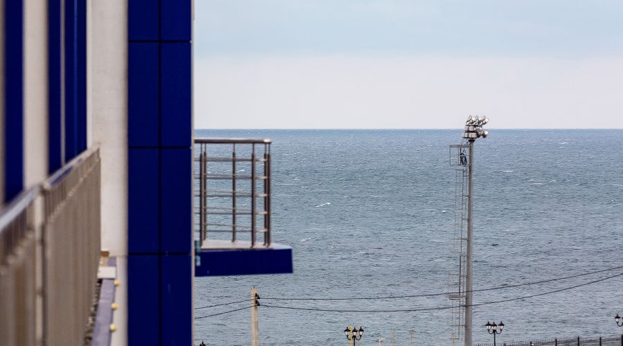 Апартаменты студио 2-местный боковой вид на море корпус АкваDeLuxe