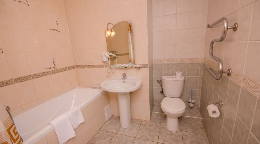 Люкс 3-местный 2-комнатный без балкона №3