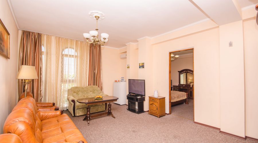 Люкс 3-местный 2-комнатный №2