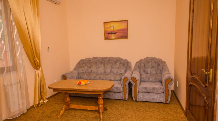 Люкс 3-местный 2-комнатный без балкона №3