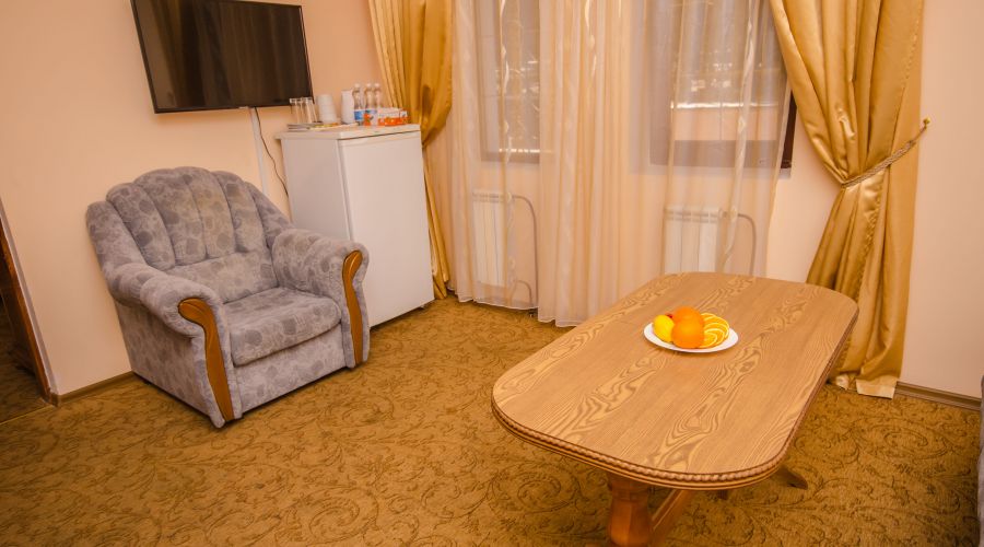 Люкс 3-местный 2-комнатный без балкона №3