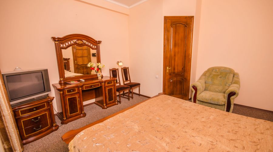 Люкс 3-местный 2-комнатный №2