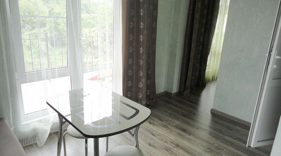 Люкс "2-местный 2-комнатный
с кухней"