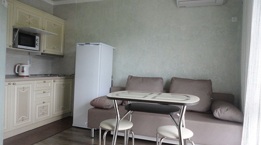 Люкс "2-местный 2-комнатный
с кухней"