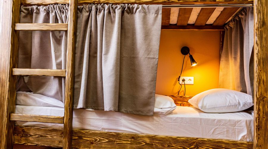 Место в мужском номере