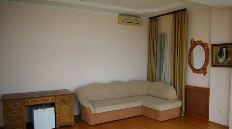 Люкс Queen 2-комнатный 2-местный, корпус вилла