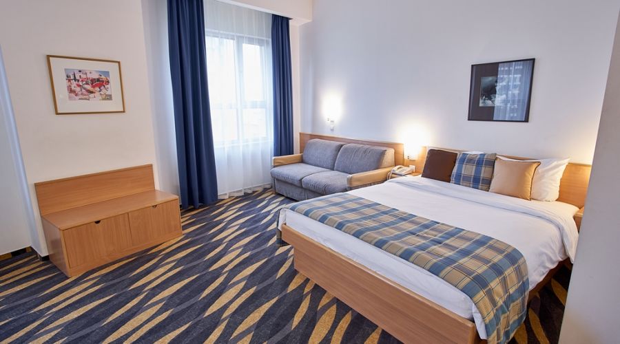 Стандарт 2-местный с диваном