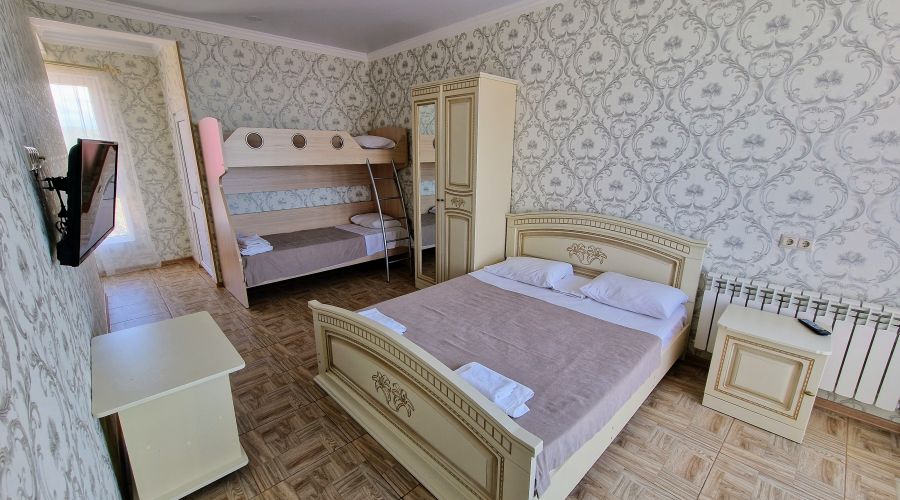 Делюкс 4-местный 1-комнатный с балконом и видом на море