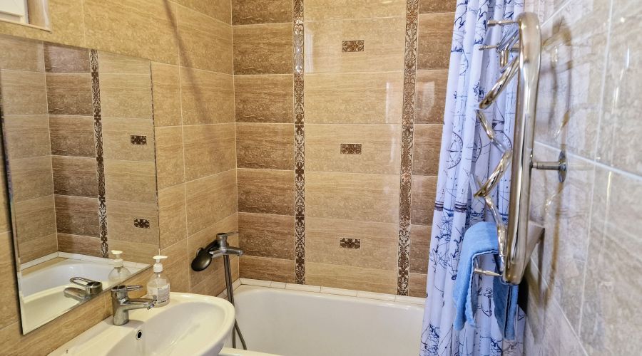 Делюкс 4-местный 1-комнатный с балконом и видом на море