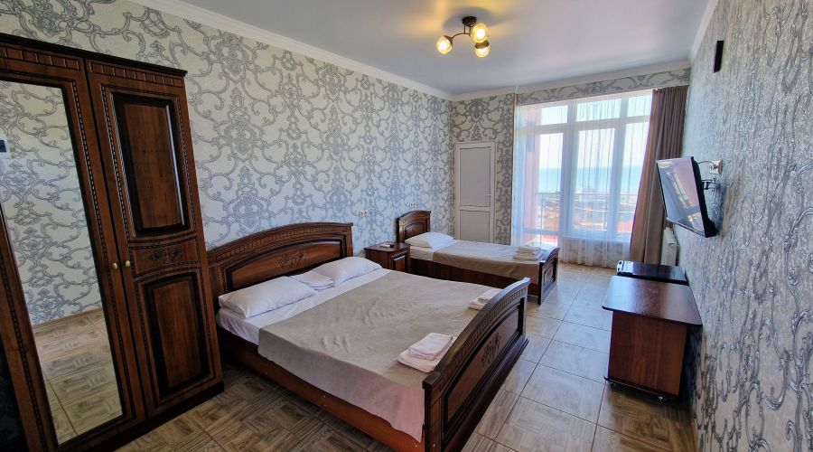 Делюкс 3-местный 1-комнатный с балконом и видом на море