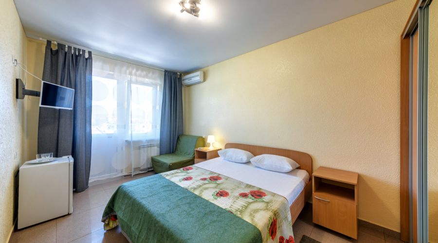 Комфорт 3-местный с балконом