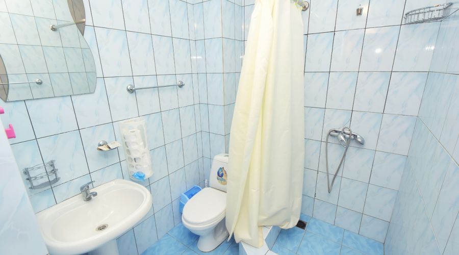 Комфорт с балконом и боковым видом на море и горы