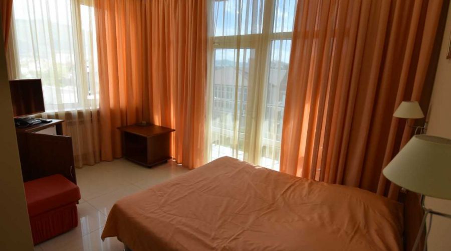 Полулюкс 2-местный с балконом