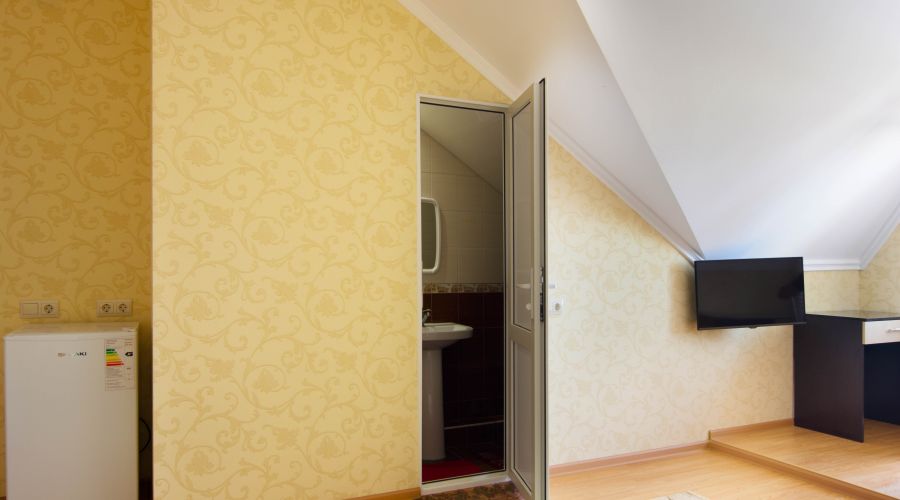 Стандартный 4-местный с балконом