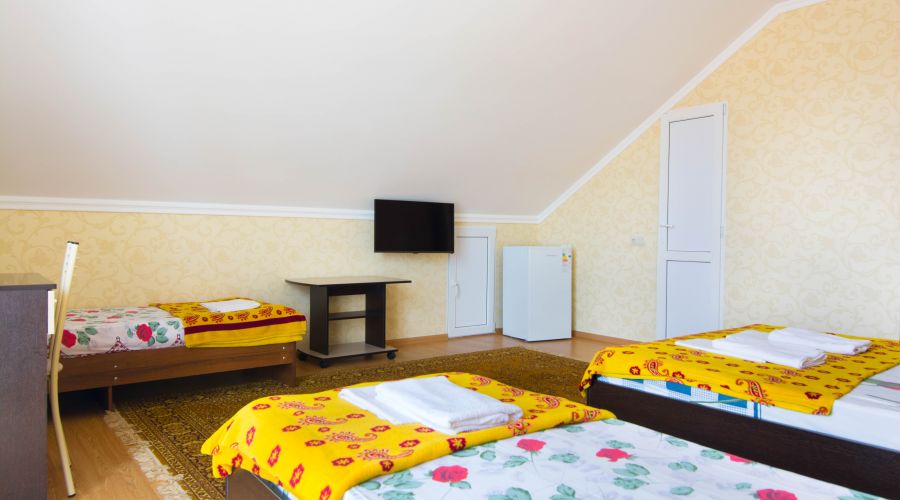 Стандартный 4-местный с балконом