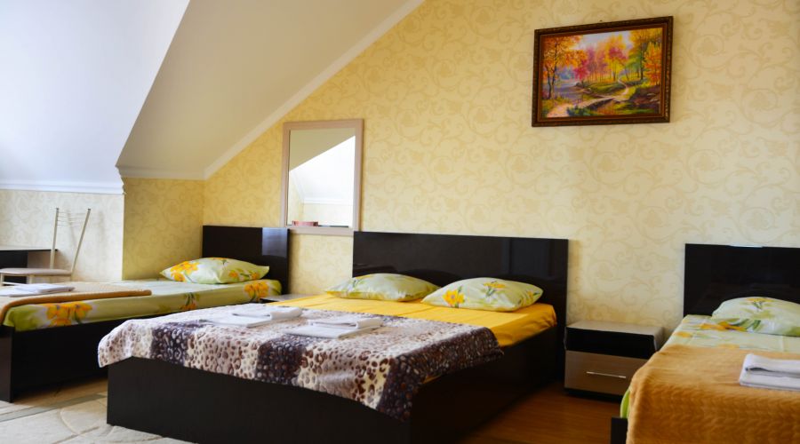 Стандартный 4-местный с балконом