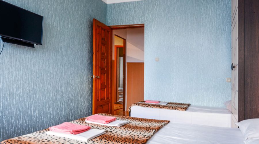 Стандартный 3-местный с балконом