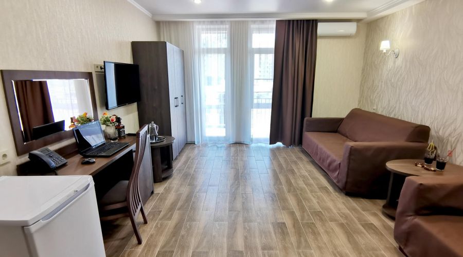 Люкс 2-местный 2-комнатный с балконом