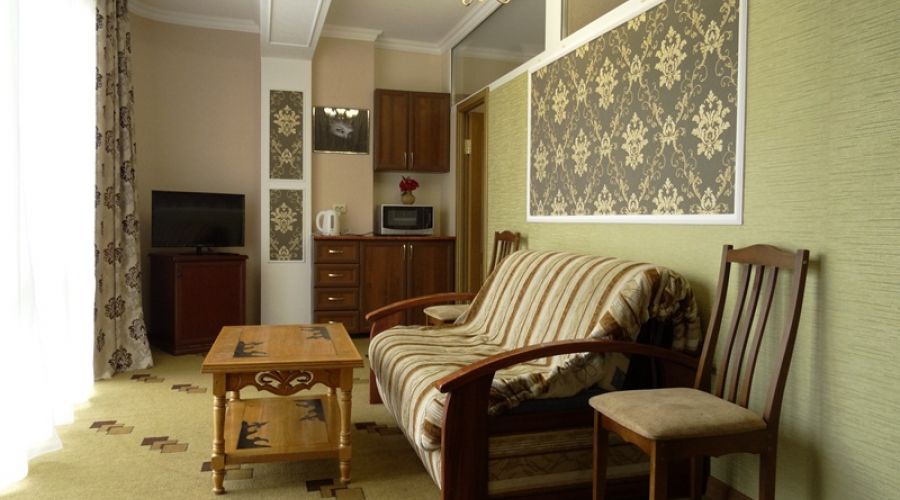 Люкс 4-местный 3-комнатный